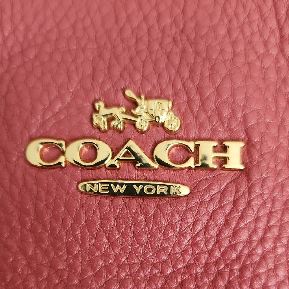 🖤Coach 1941 Dark Pink Leather Chain Tote with Gold Accents And Metal Hang Tag - Picture 2 of 13